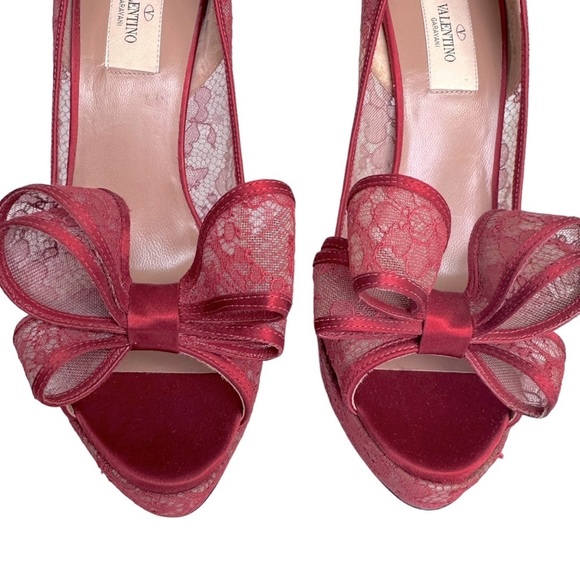 Valentino Garavani Red Bow Heels - Picture 8 of 11